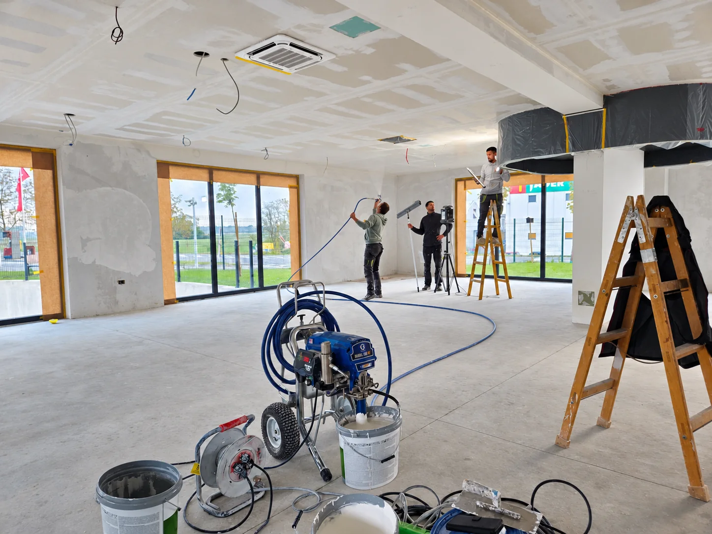 Machine filling of interior walls at Starše Library